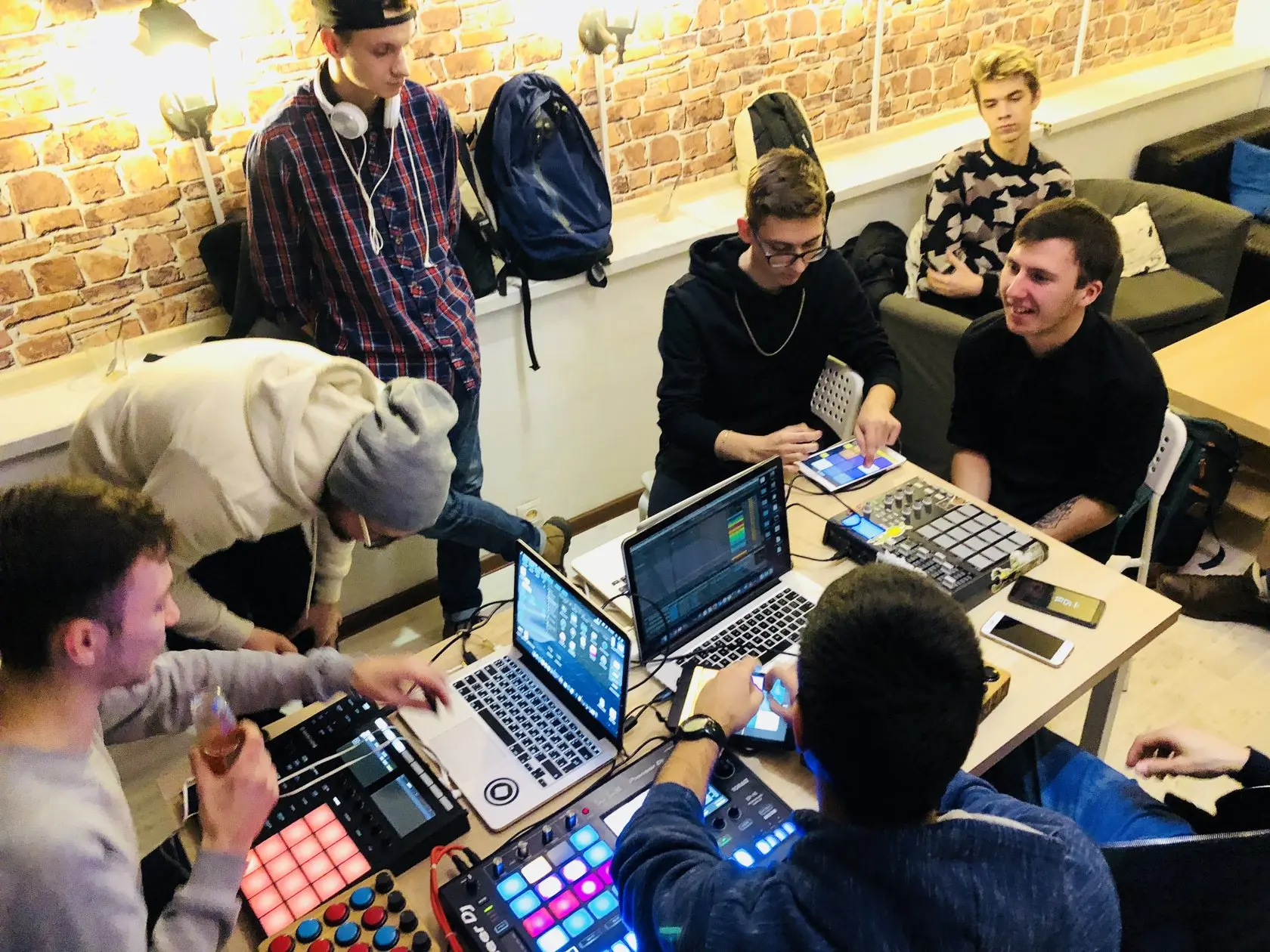 Drum Pads 24 meetup with beatmakers 2